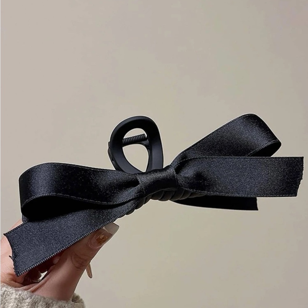 Black Satin Double-Sided Bow Hair Claw Clip NEW 🏷️ - Picture 3 of 3